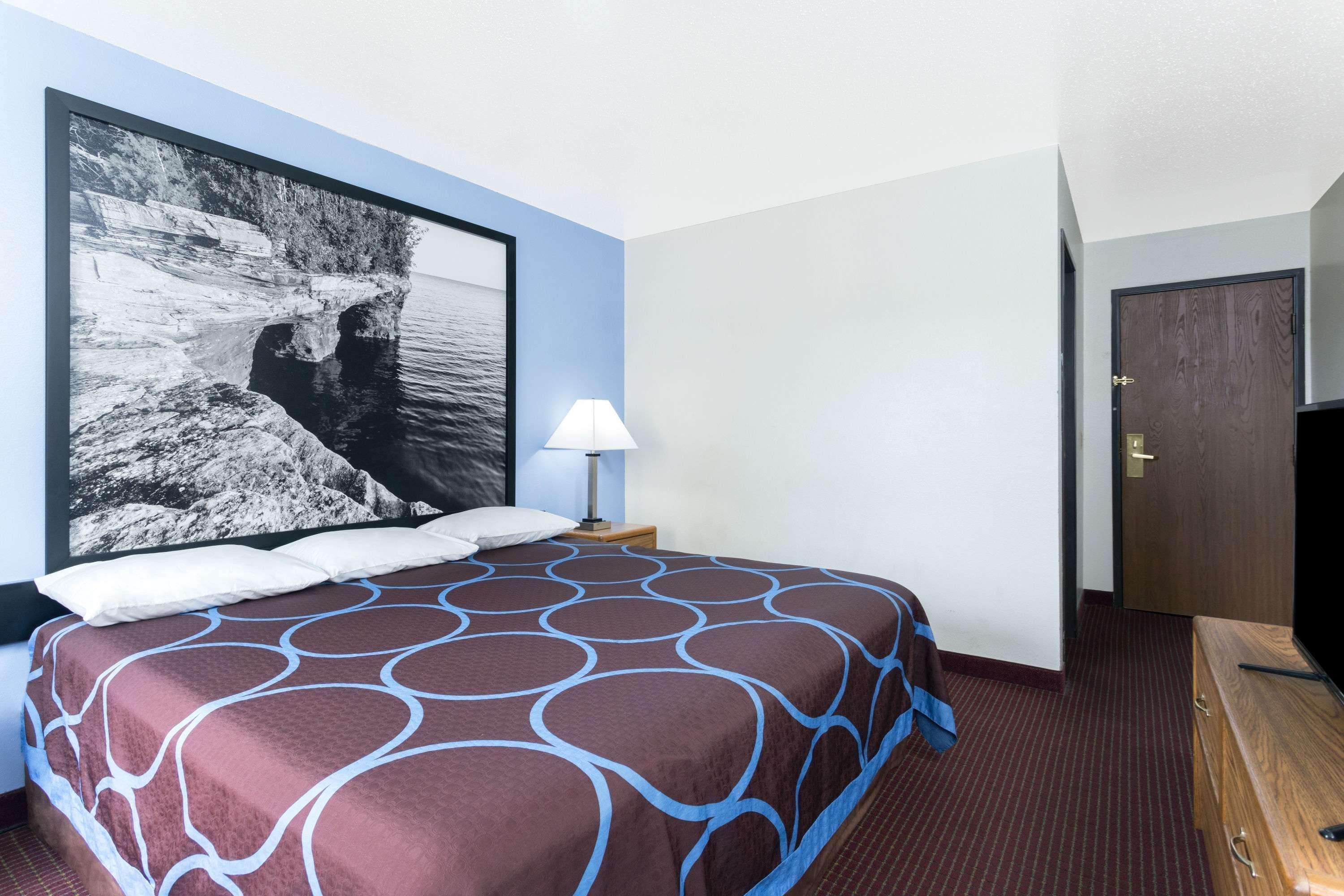 Super 8 By Wyndham Wisconsin Dells Hotel Exterior photo