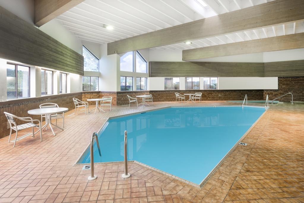 Super 8 By Wyndham Wisconsin Dells Hotel Exterior photo