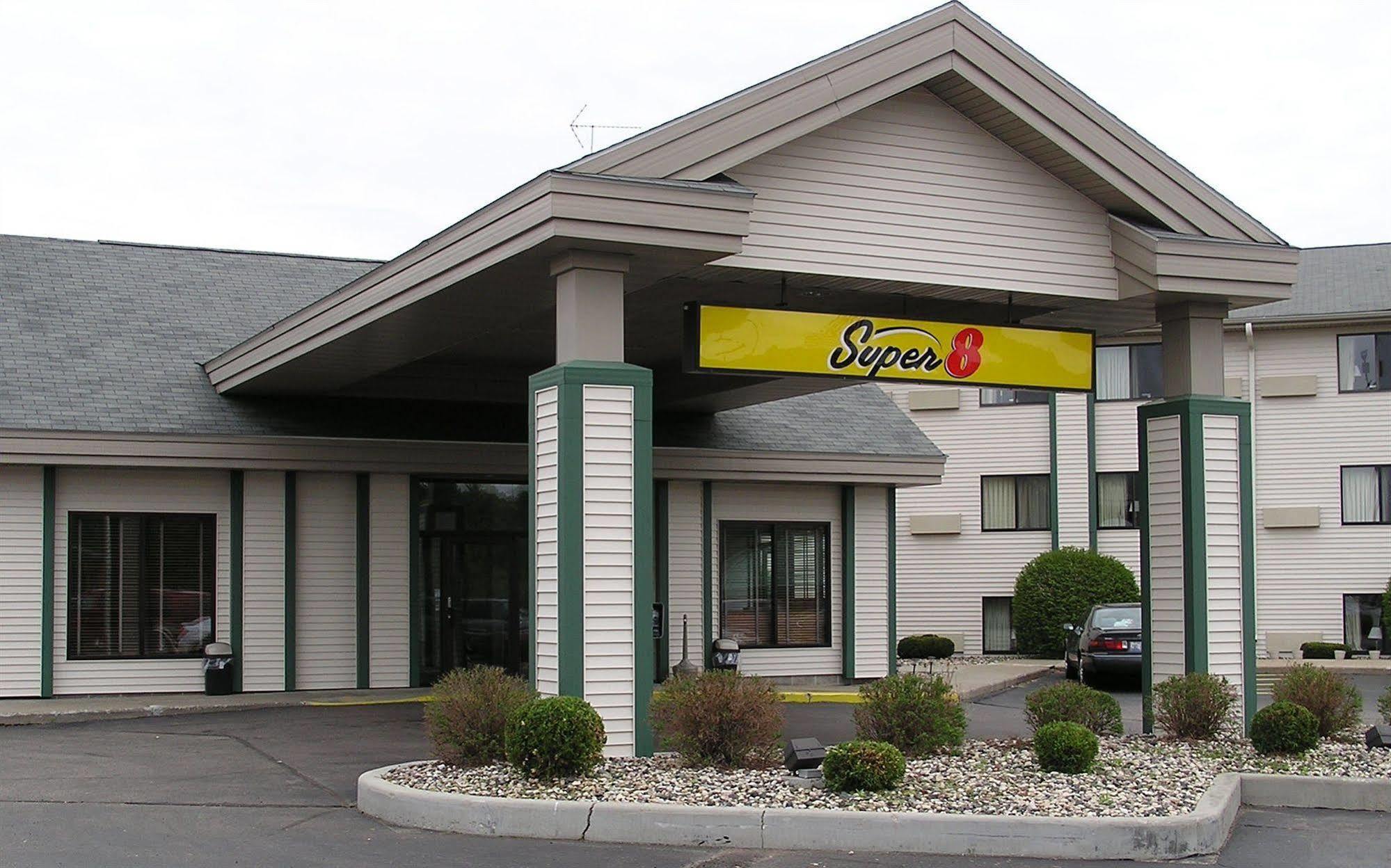 Super 8 By Wyndham Wisconsin Dells Hotel Exterior photo